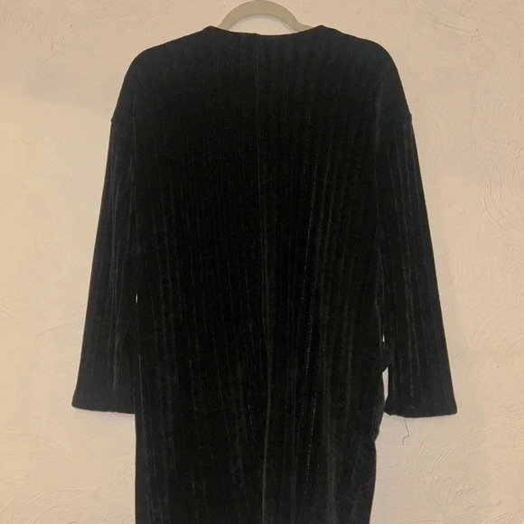 COPY - Black velvet cardigan - Picture 2 of 3